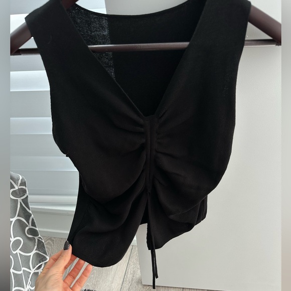 Black Tank Top, Cropped - Picture 3 of 4